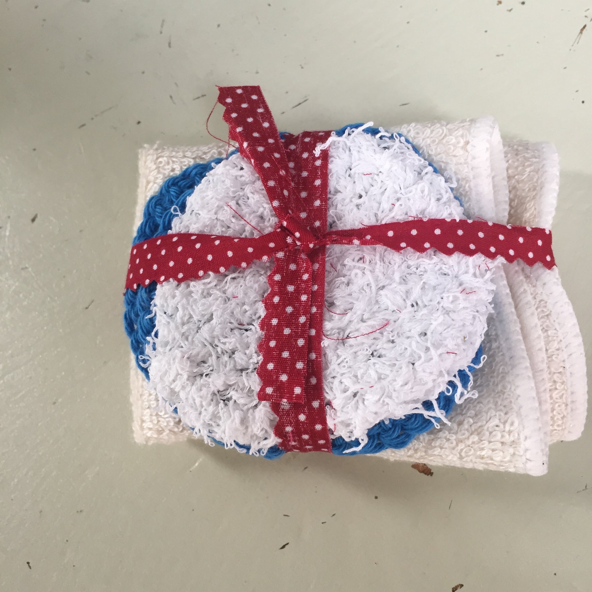 Scrubby bundle with exfoliator, two cotton scrbbies and a muslin cloth